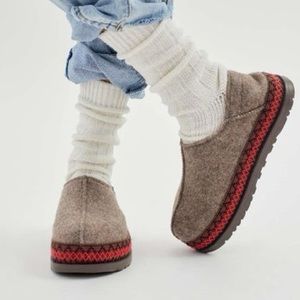 UGG Tasman